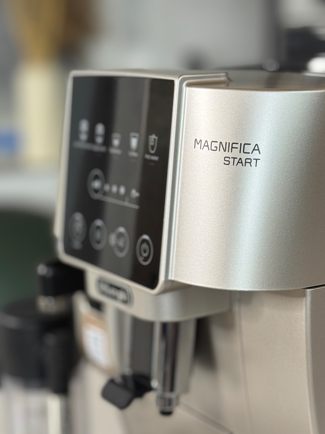 Кавомашина De’Longhi Magnifica Start Б/У