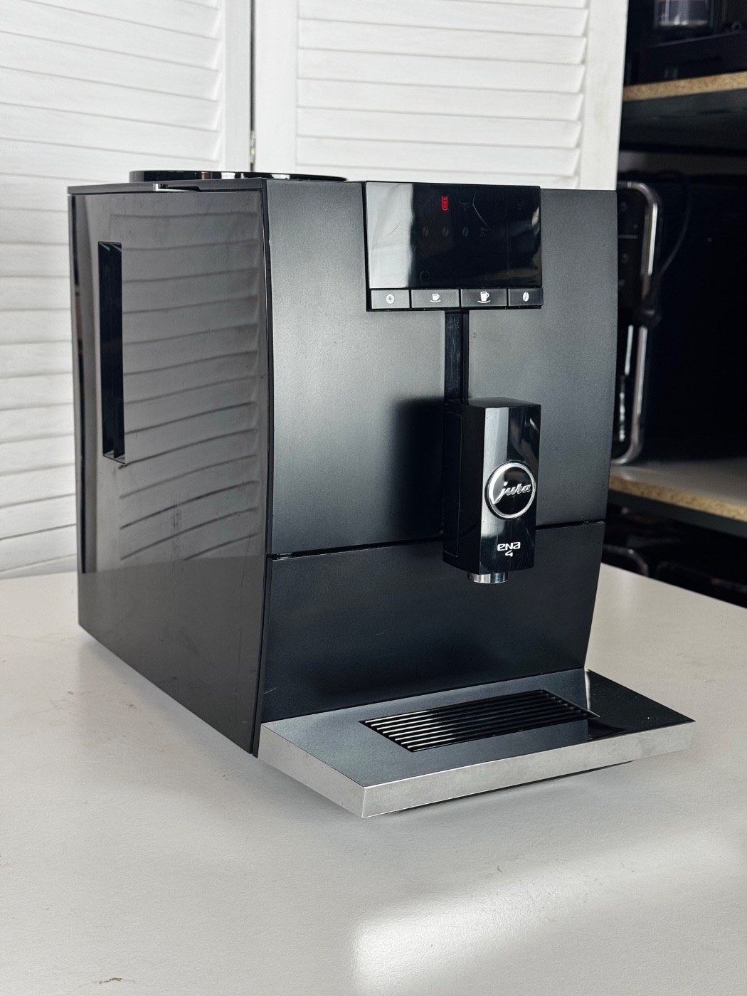 Кавомашина Jura ENA 4 Full Metropolitan Black Б/У