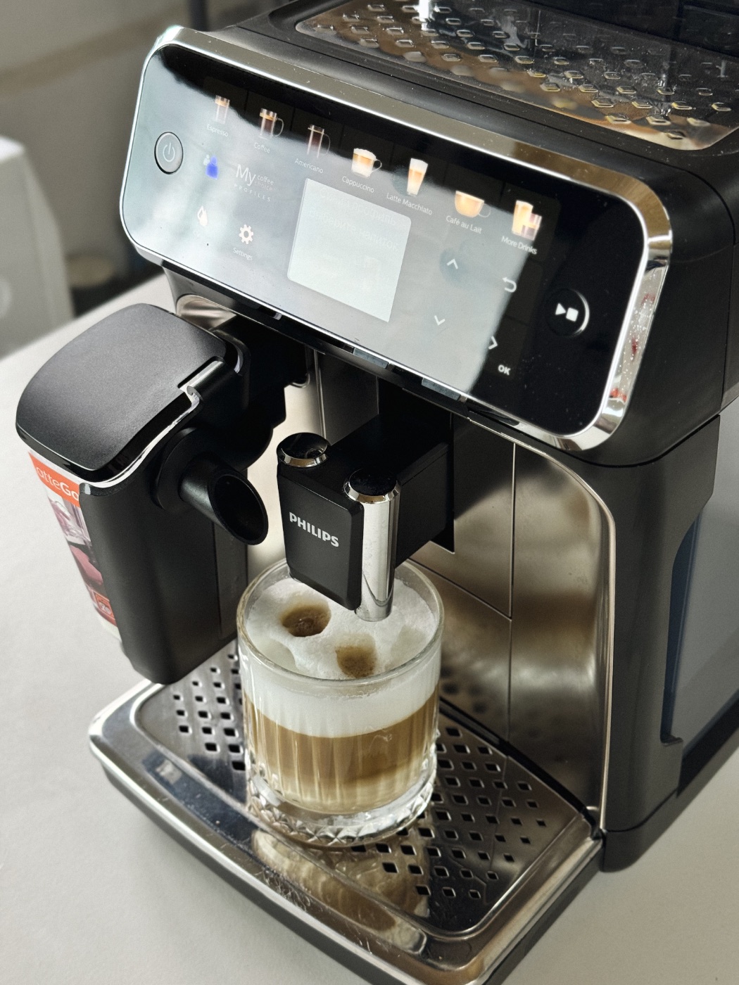 Кавомашина Philips Series 5400 LatteGo (EP5447/90) Б/У