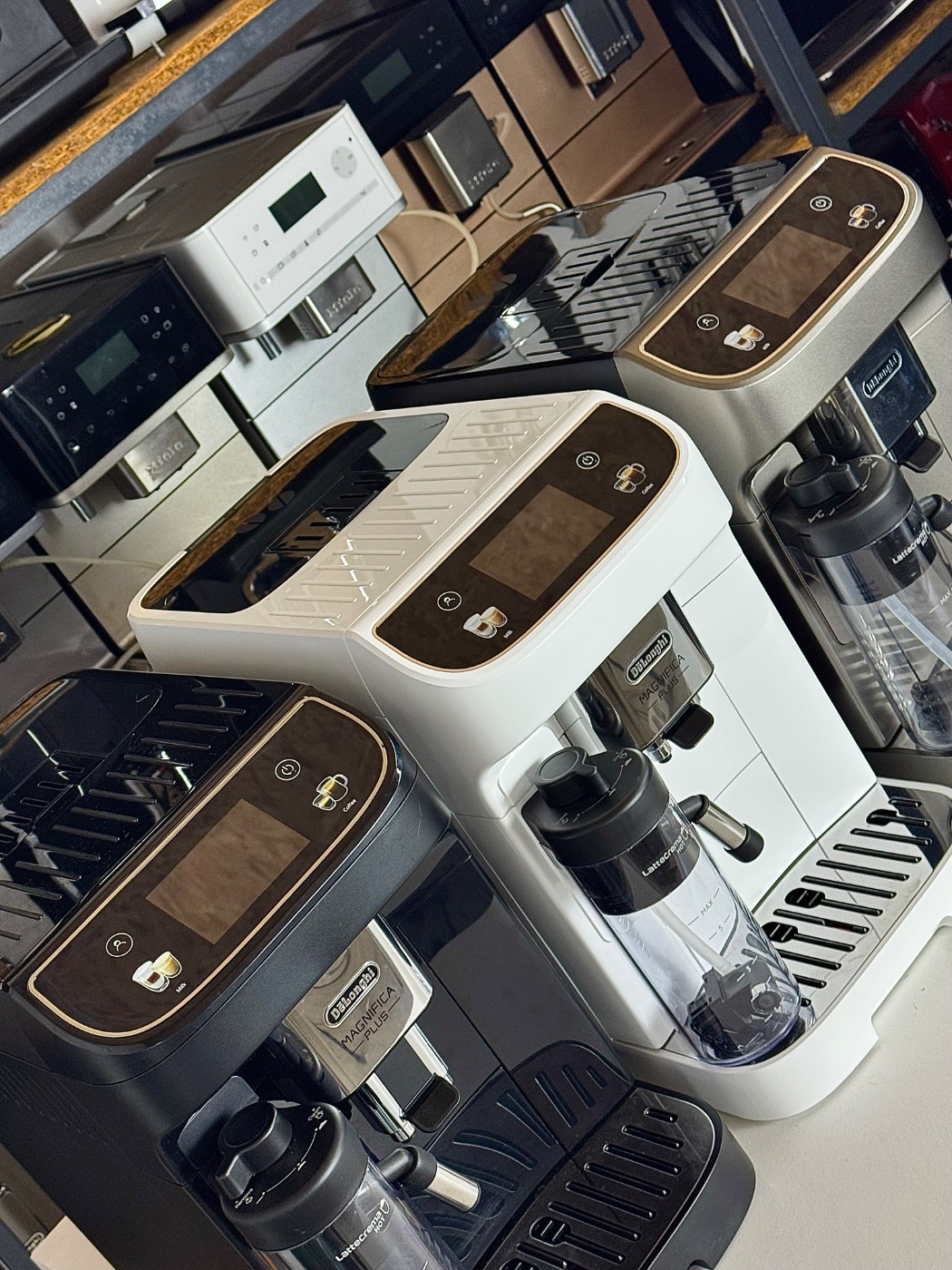 Кавомашина DeLonghi Magnifica Plus ECAM 320.70.TB Б/У