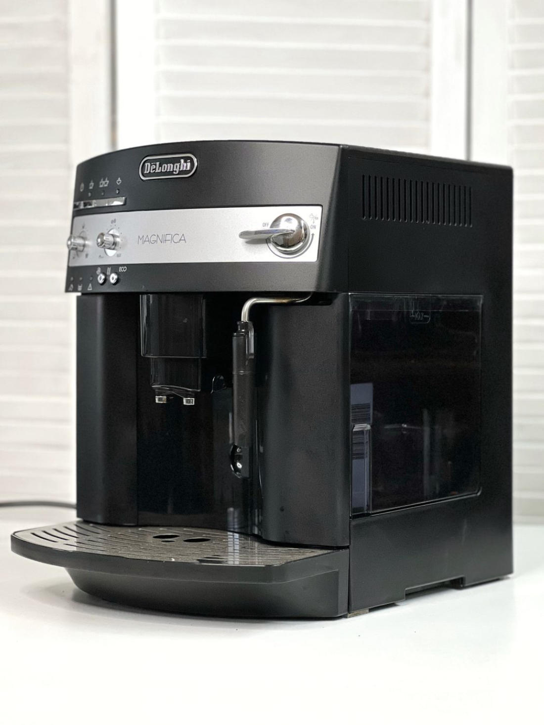Кавомашина DeLonghi ESAM3000.B (Magnifica) Б/У