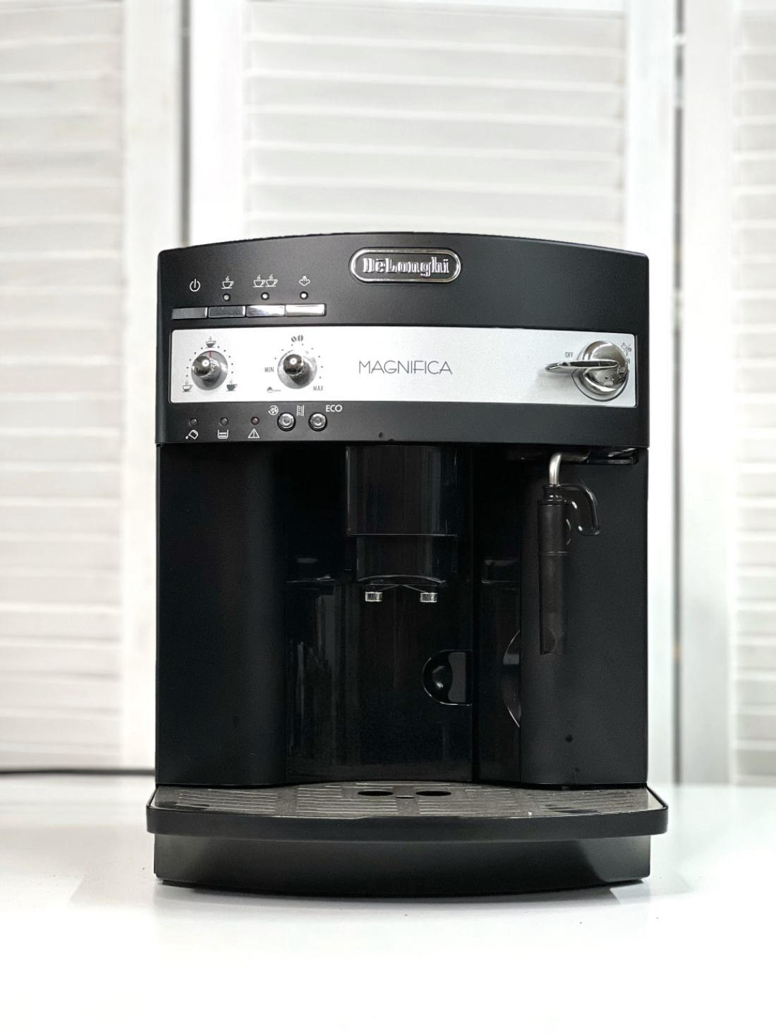 Кавомашина DeLonghi ESAM3000.B (Magnifica) Б/У