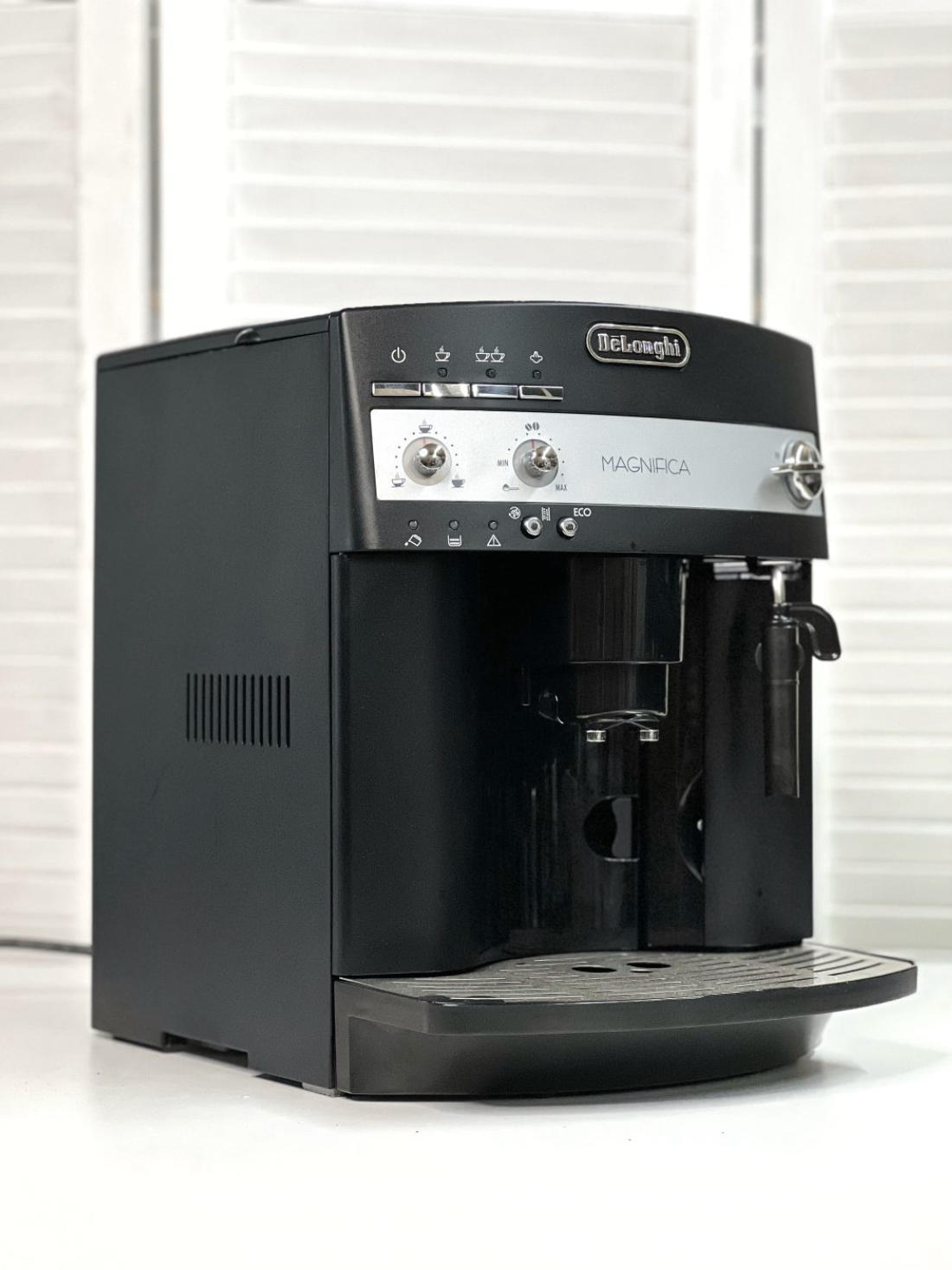 Кавомашина DeLonghi ESAM3000.B (Magnifica) Б/У