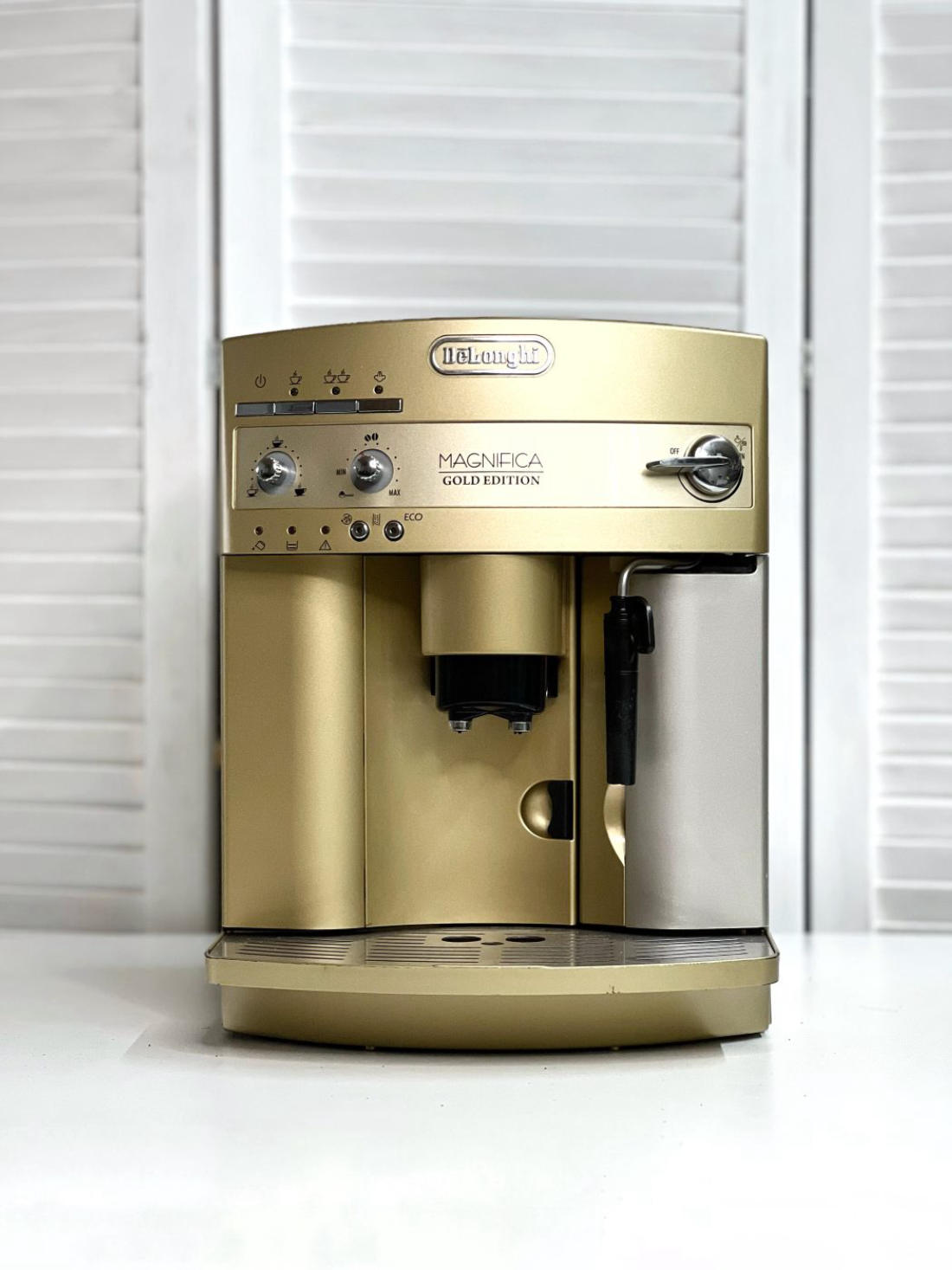 Кавомашина DeLonghi ESAM3200.GD (Magnifica) Б/У