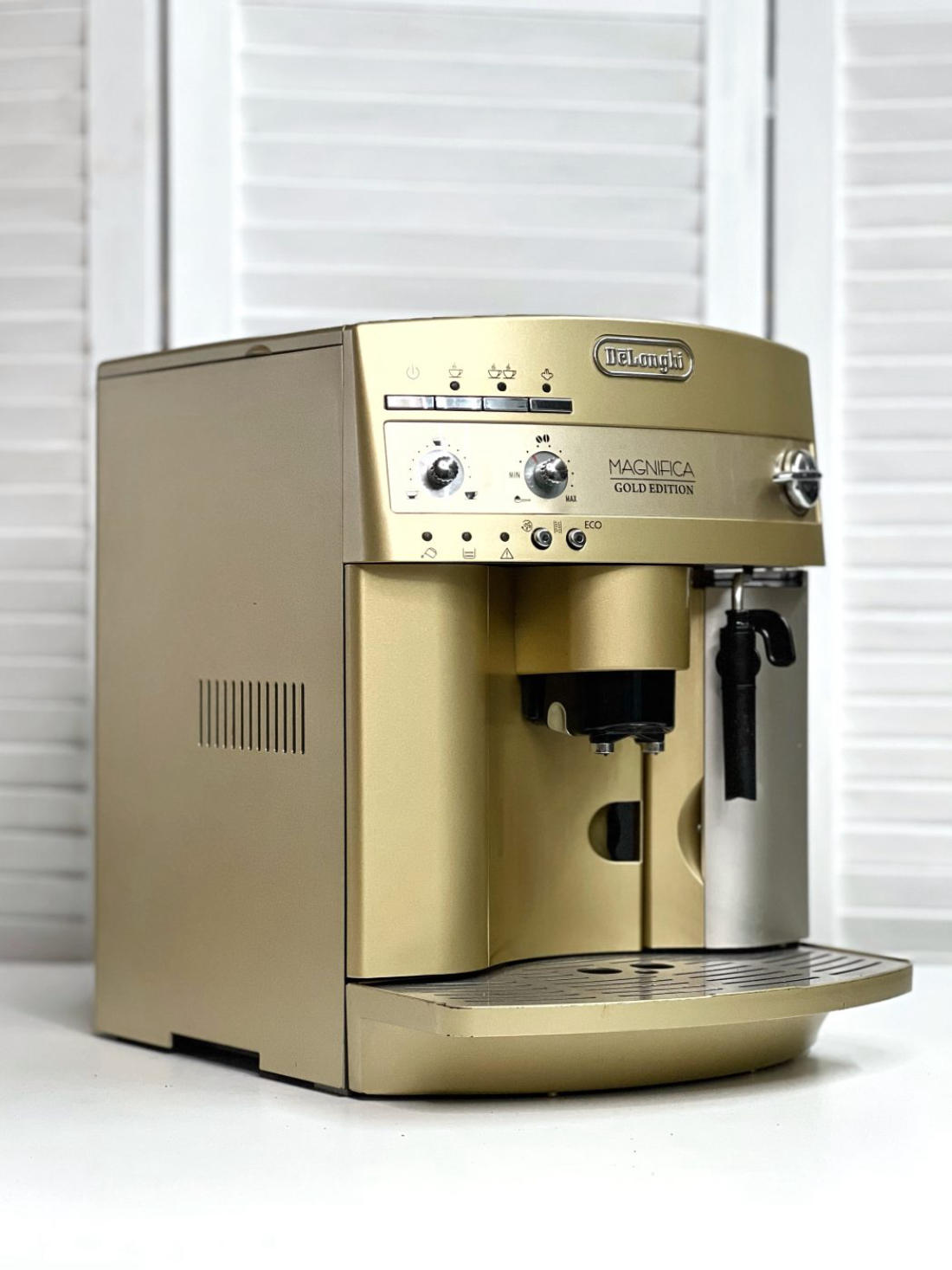 Кавомашина DeLonghi ESAM3200.GD (Magnifica) Б/У
