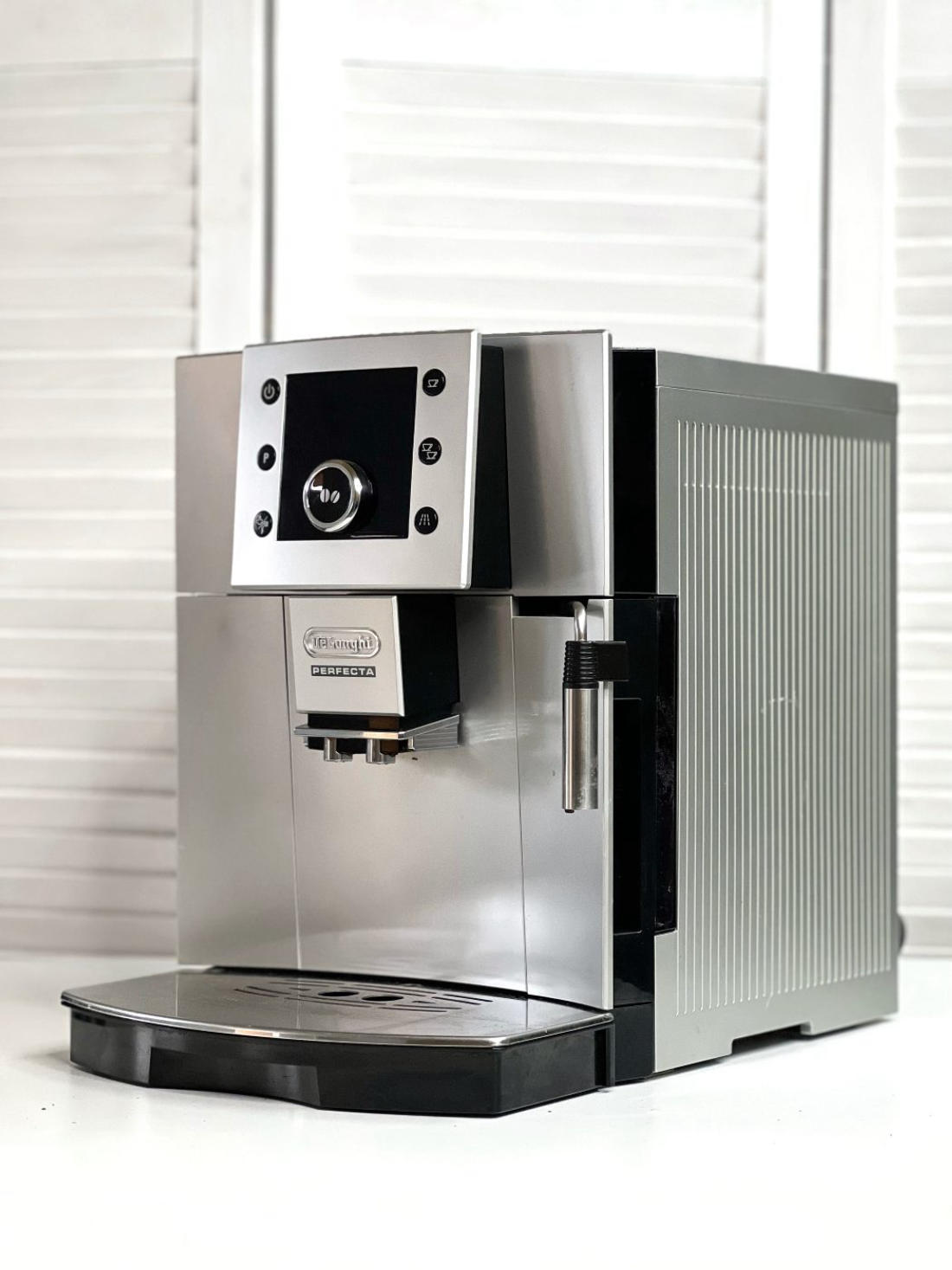 Кавомашина DeLonghi ESAM5400.S Б/У