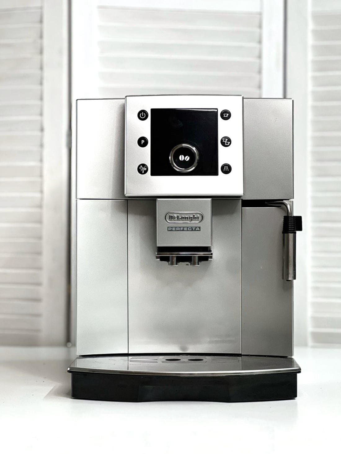 Кавомашина DeLonghi ESAM5400.S Б/У