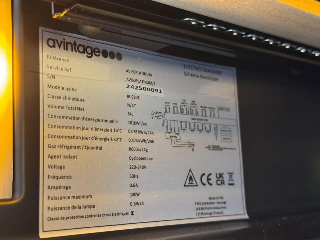 Винна шафа Avintage AVI60PLATINUM Б/У