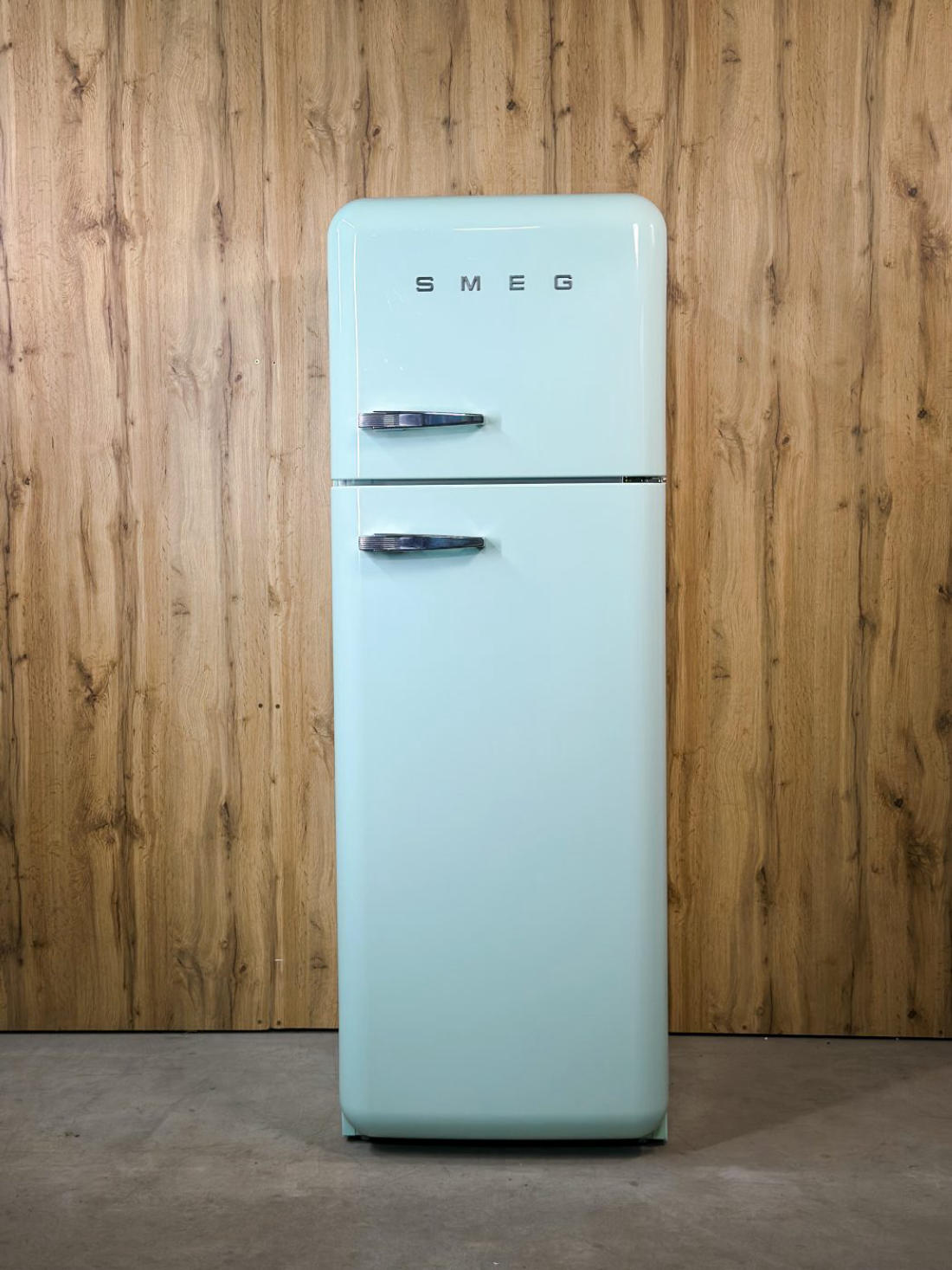 Холодильник Smeg FAB30RPG3 (ретро, пастельно-зелений) Б/У